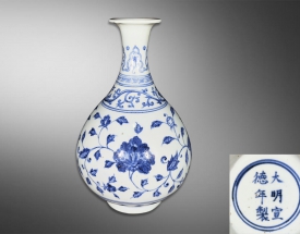 青花缠枝牡丹玉壶春瓶