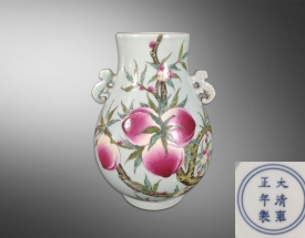 粉彩九桃双耳尊