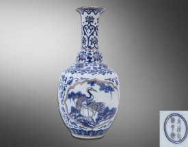 青花缠枝莲纹赏瓶