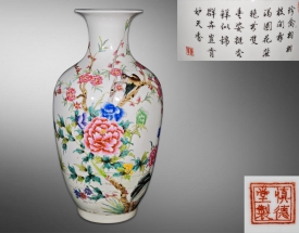 粉彩花鸟纹灯笼瓶
