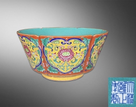 粉彩缠枝花卉葵口碗