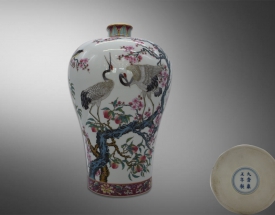 雍正款珐琅彩梅瓶