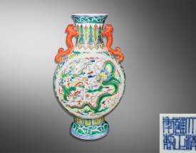 粉彩龙凤纹双龙耳抱月