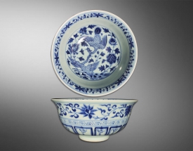 青花缠枝花卉凤纹碗