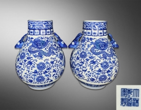 青花缠枝龙纹鹿头尊一