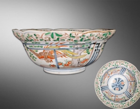 粉彩撇口葵口大碗